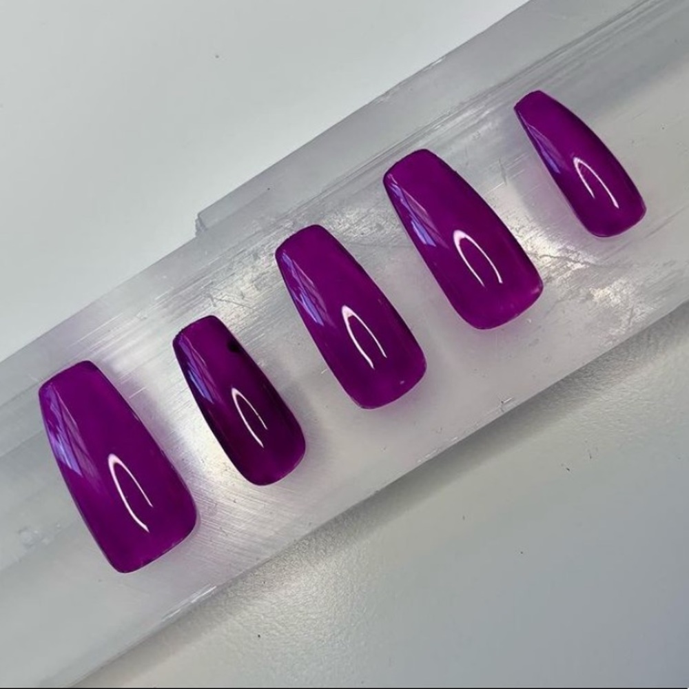 Press on nails